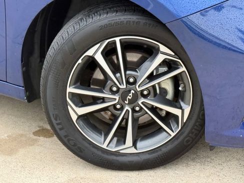 Used 2023 Kia Forte LXS FWD image 2
