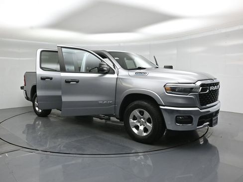 Used 2025 RAM 1500 2WD Crew Cab image 28