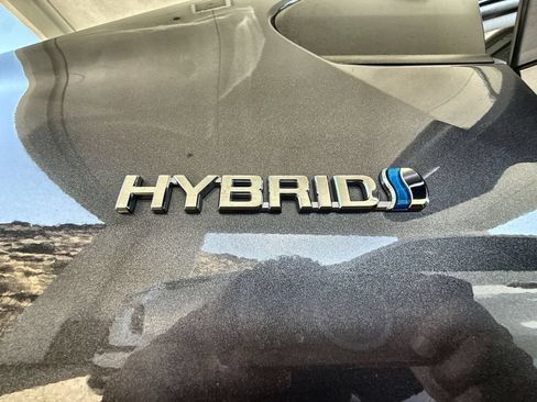 Used 2018 Toyota Prius One FWD image 30