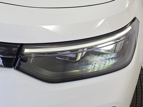 New 2026 Volkswagen Tiguan SE R-Line FWD image 32