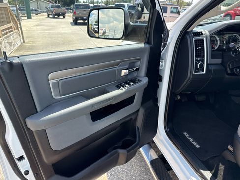 Used 2017 RAM 2500 SLT image 17