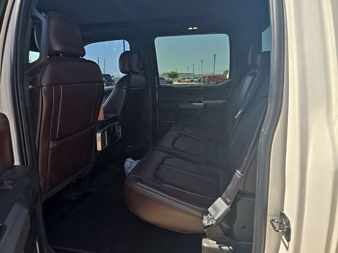 Used 2017 Ford F150 Platinum w/ Equipment Group 701A Luxury AWD/4WD image 8