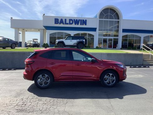 Used 2024 Ford Escape ST-Line w/ Tech Pack #1 AWD/4WD image 9