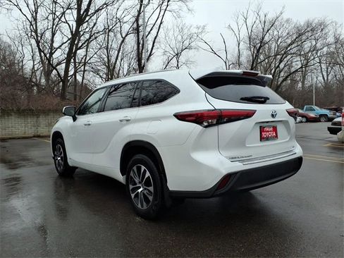 Certified 2022 Toyota Highlander XLE image 5