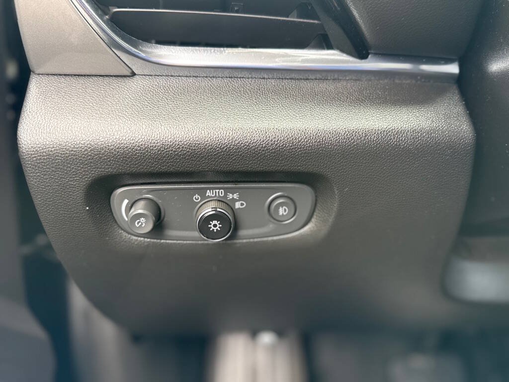 Used 2018 Chevrolet Traverse LT FWD image 12