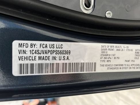 Used 2023 Jeep Wagoneer 4WD image 38