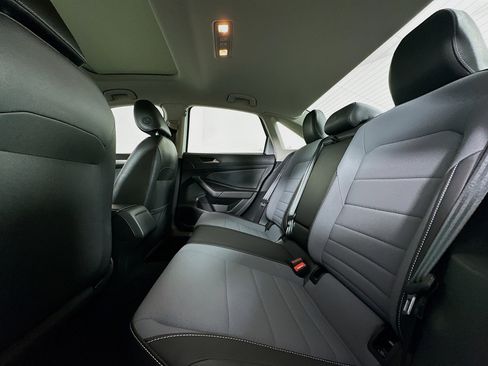 Used 2025 Volkswagen Jetta SE image 28