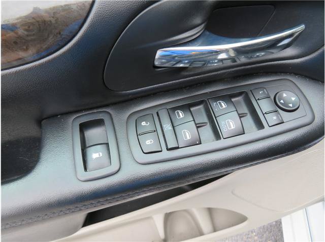 Used 2019 Dodge Grand Caravan SE FWD image 10