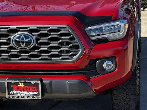 Used 2022 Toyota Tacoma TRD Off-Road w/ TRD Premium Off Road Package image 8