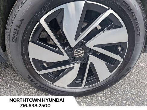 Used 2025 Volkswagen Atlas SE image 41