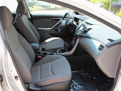 Used 2015 Hyundai Elantra SE w/ Option Group 02 FWD image 27