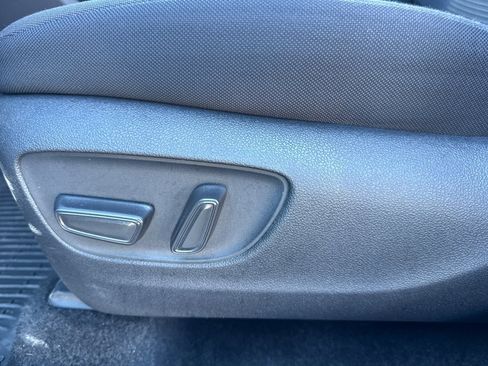 Used 2025 Toyota Highlander LE image 13