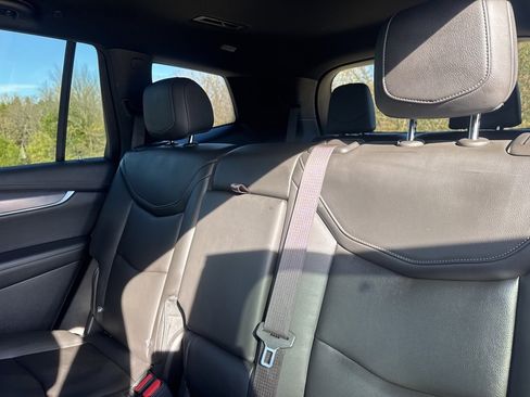Used 2023 Cadillac XT6 Luxury image 41