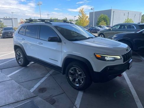 Used 2019 Jeep Cherokee Trailhawk w/ Comfort/Convenience Group AWD/4WD image 2