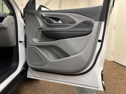 Used 2024 GMC Terrain SLE image 15