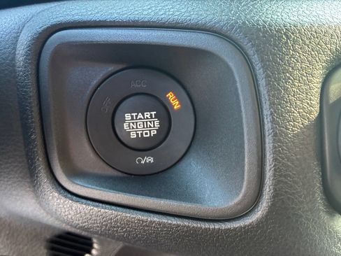 Used 2024 Jeep Wrangler Unlimited w/ Convenience Group AWD/4WD image 18