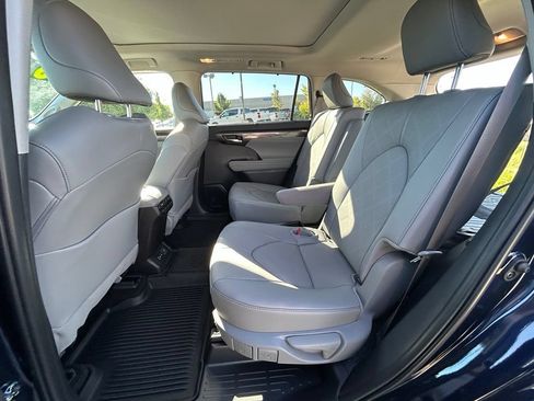 Used 2026 Toyota Highlander Platinum AWD/4WD image 23