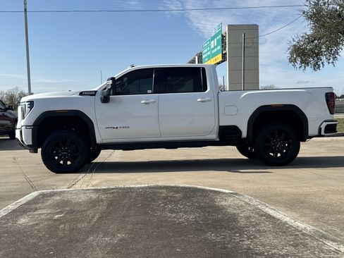 Used 2024 GMC Sierra 2500 AT4 w/ AT4 Preferred Package image 8