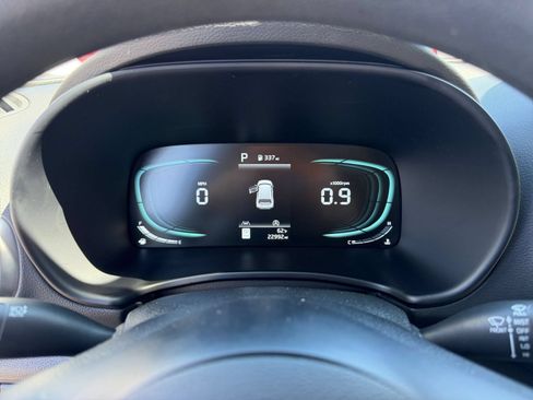 Used 2025 Kia Soul LX w/ LX Technology Package FWD image 38
