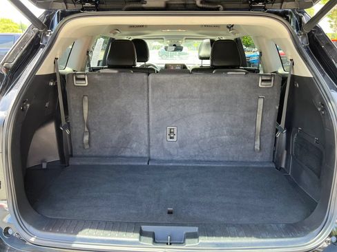 Used 2022 Toyota Highlander XLE FWD image 11