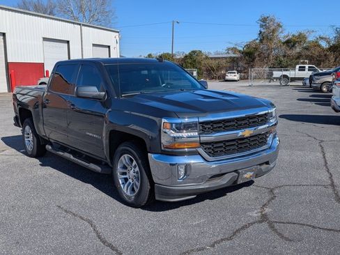 Used 2018 Chevrolet Silverado 1500 LT w/ All Star Edition image 3