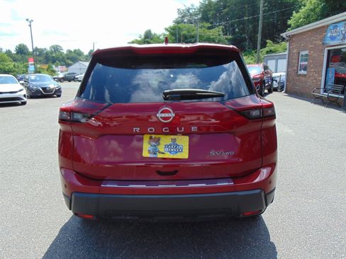 Used 2024 Nissan Rogue SV image 6