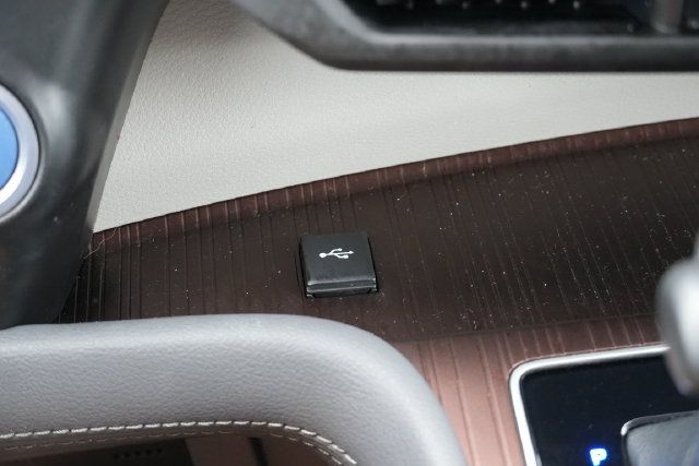 Used 2024 Toyota Sienna XLE FWD image 39