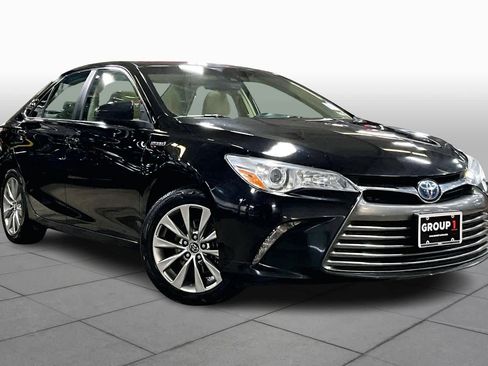 Used 2017 Toyota Camry XLE image 3