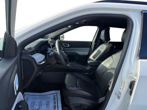 Used 2023 Jeep Compass Latitude image 9