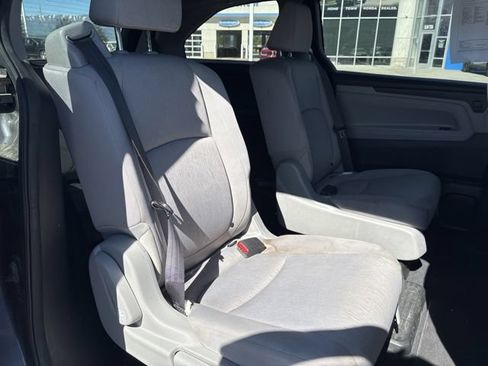 Used 2018 Honda Odyssey LX image 13