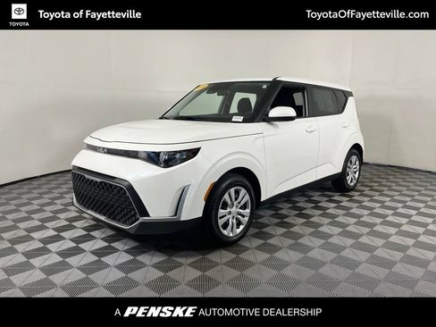 Used 2025 Kia Soul LX FWD image 1