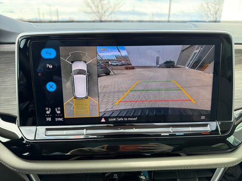 Certified 2025 Volkswagen Atlas SEL Premium R-Line image 22