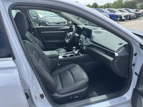 Used 2023 Nissan Altima 2.5 SR w/ SR Premium Package AWD/4WD image 15