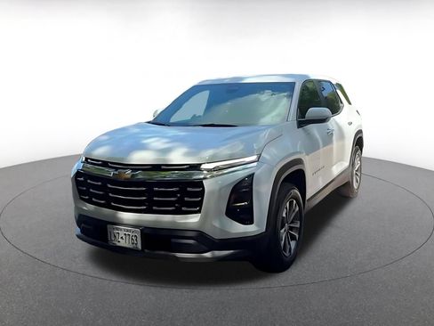 Used 2025 Chevrolet Equinox LT FWD image 7