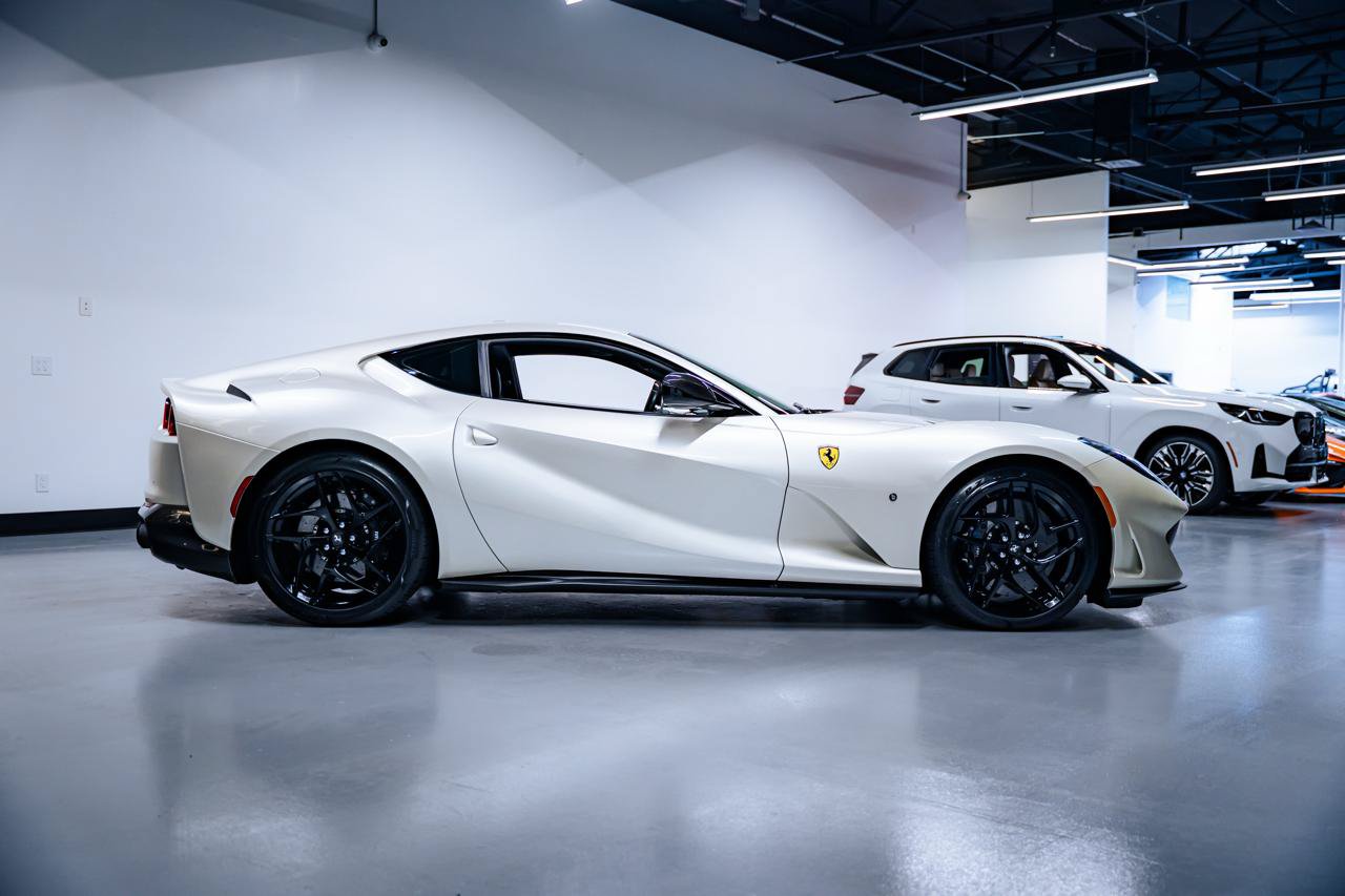 Used 2018 Ferrari 812 Superfast RWD image 6