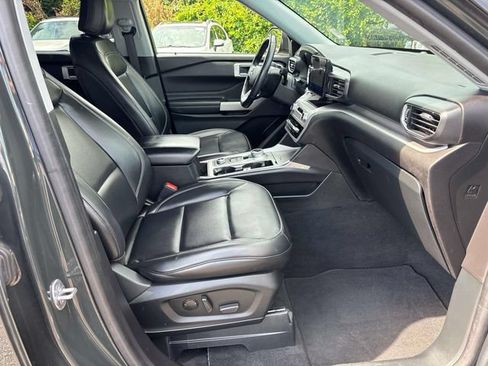Used 2022 Ford Explorer XLT w/ Equipment Group 202A AWD/4WD image 25