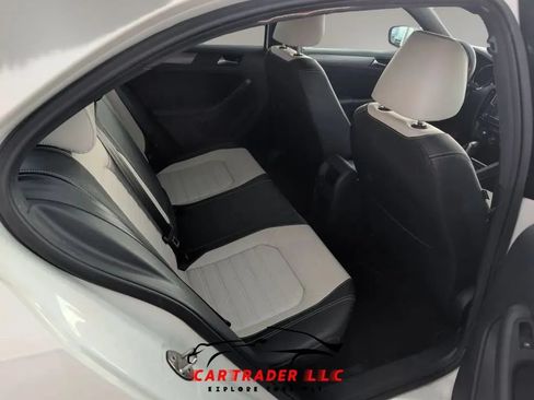 Used 2016 Volkswagen Jetta Sport FWD image 23