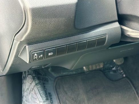Used 2022 Toyota Corolla LE FWD image 10