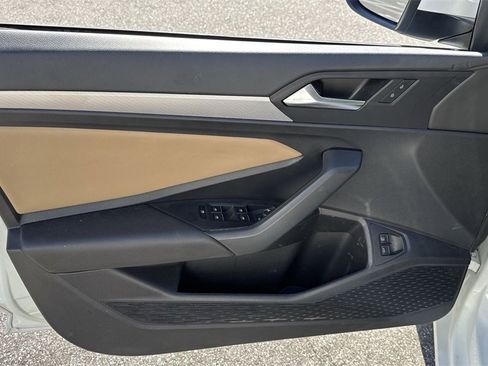 Used 2021 Volkswagen Jetta SE image 39