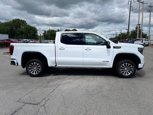 Used 2022 GMC Sierra 1500 AT4 w/ AT4 Preferred Package AWD/4WD image 7