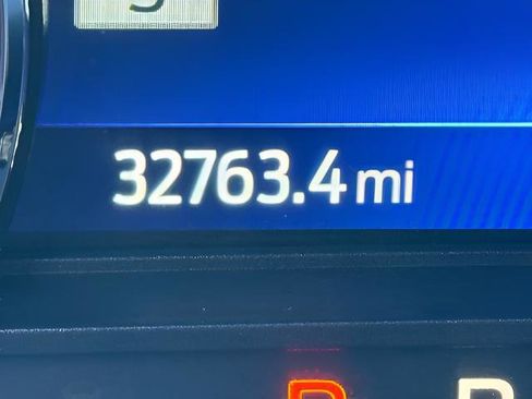 Used 2022 Ford Explorer XLT w/ Equipment Group 202A AWD/4WD image 19