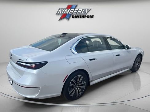 Used 2024 BMW i7 eDrive50 RWD image 5