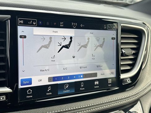 New 2026 Chrysler Pacifica Select FWD image 3