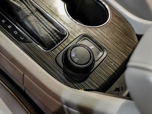 Used 2019 GMC Acadia SLT image 24