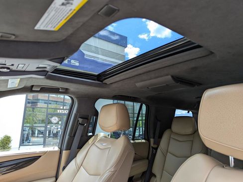 Used 2020 Cadillac Escalade Platinum AWD/4WD image 31
