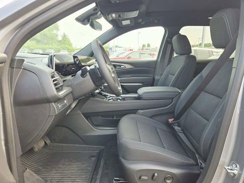 New 2026 Chevrolet Traverse LT w/ Sun and Wheel Package AWD/4WD image 9