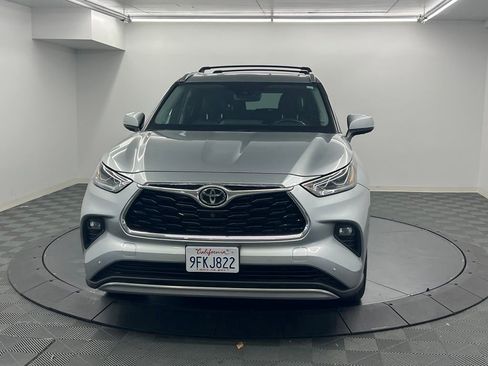 Used 2022 Toyota Highlander Platinum FWD image 6
