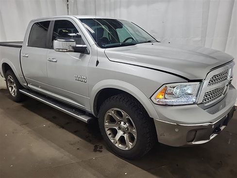 Used 2015 RAM 1500 Laramie w/ Convenience Group AWD/4WD image 3