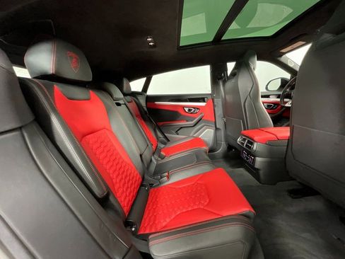 Used 2020 Lamborghini Urus Base image 23