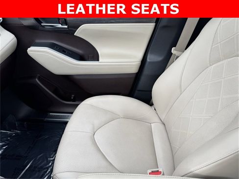 Certified 2022 Toyota Highlander Platinum image 28
